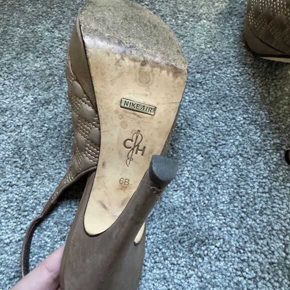 Elegant Quilted Taupe Peep-Toe Slingback Heels with Diamond Stitching Pattern - Picture 4 of 5